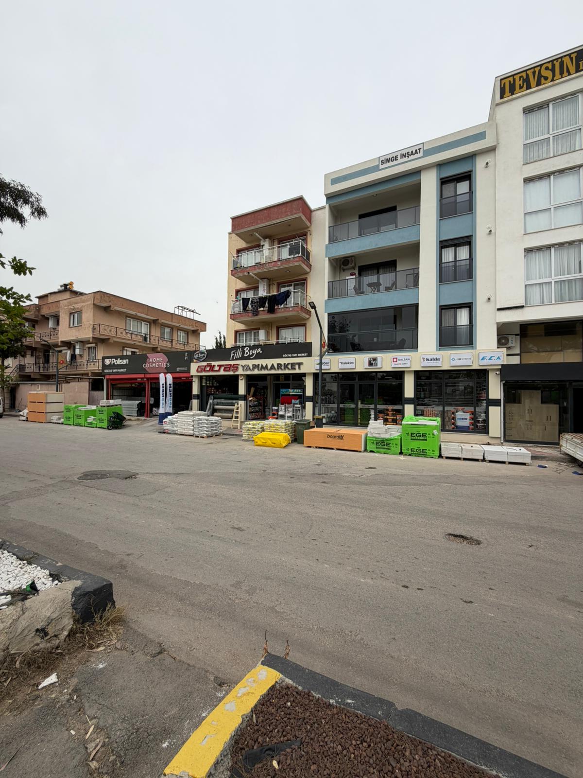 Göltaş Yapı Market ürün alanı
